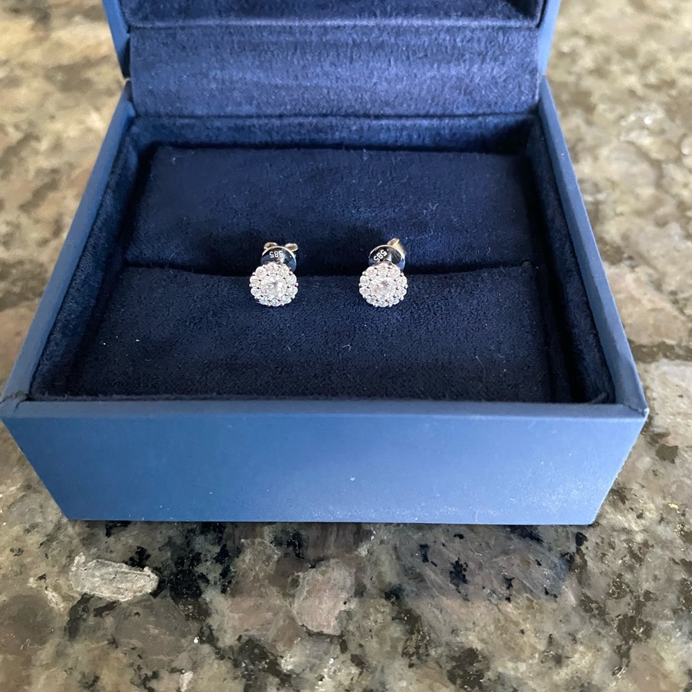 14k white gold diamond earrings